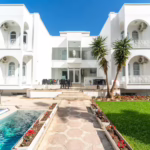 Kemer Royal Beach Hotel offers a comfortable and luxurious stay with its fully renovated rooms